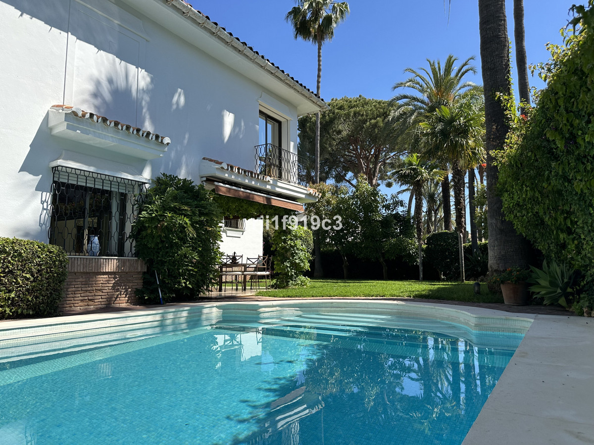5 bedroom Villas for sale in Los Monteros – R5330077