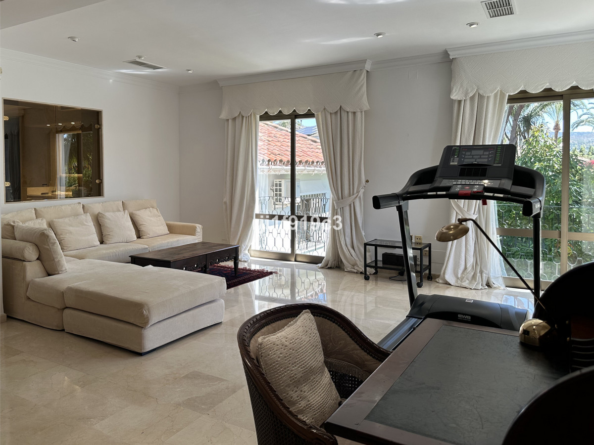 5 bedroom Villas for sale in Los Monteros – R5330077