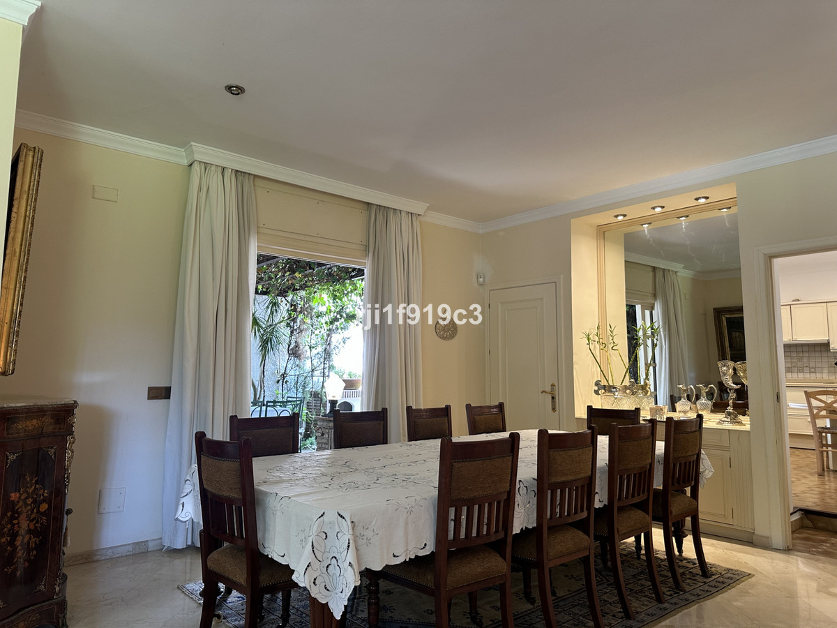 5 bedroom Villas for sale in Los Monteros – R5330077