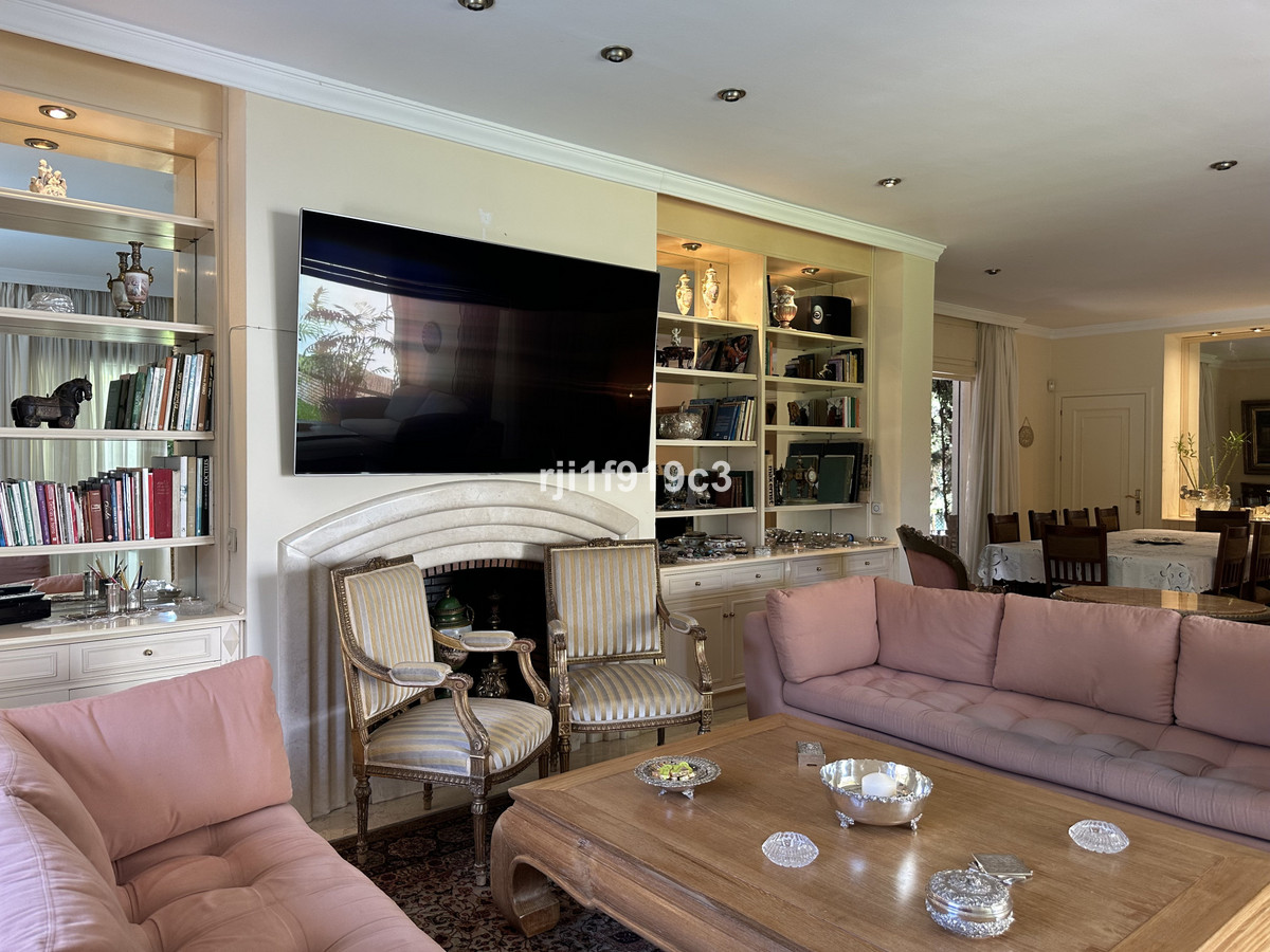 5 bedroom Villas for sale in Los Monteros – R5330077