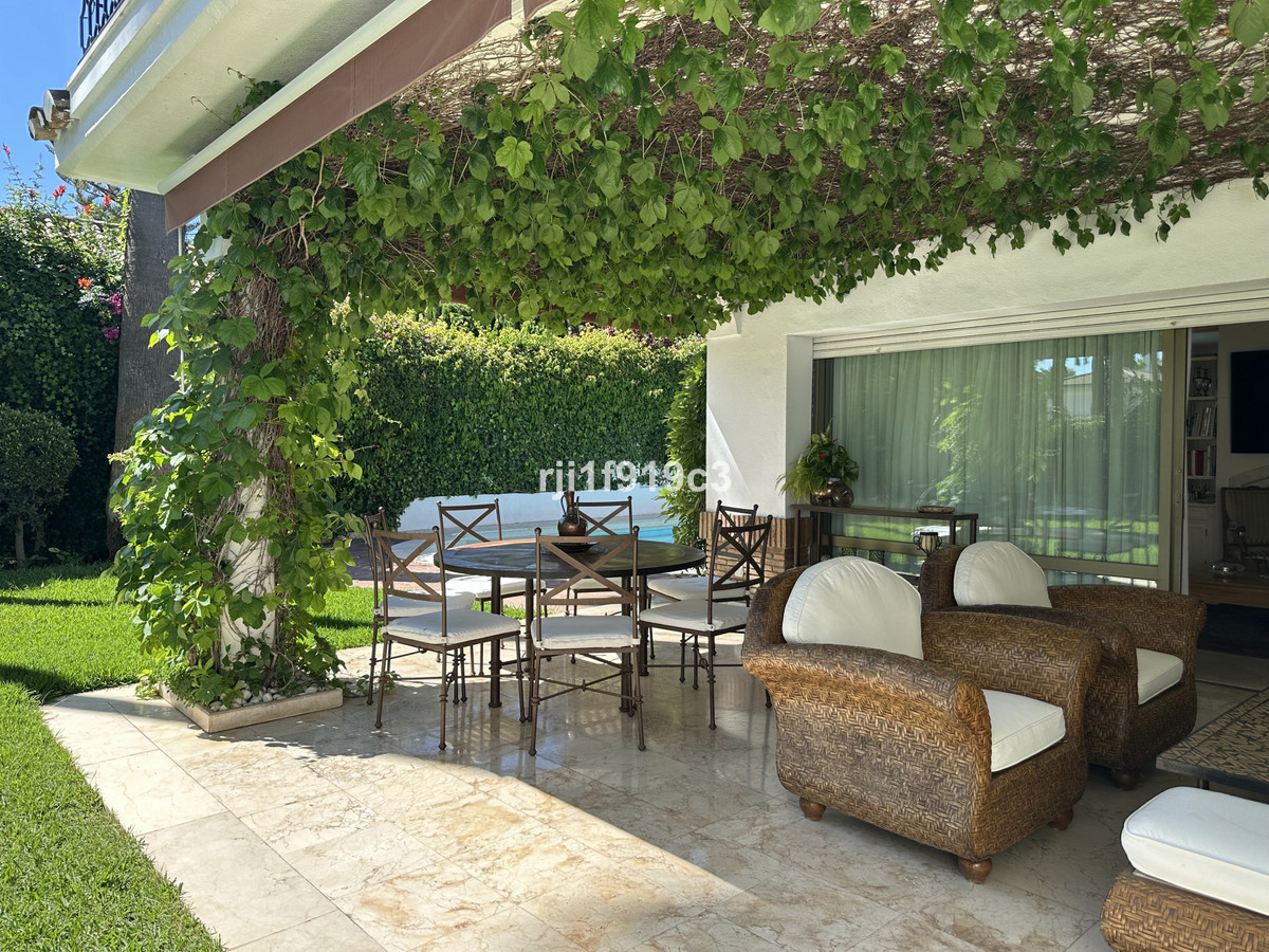 5 bedroom Villas for sale in Los Monteros – R5330077