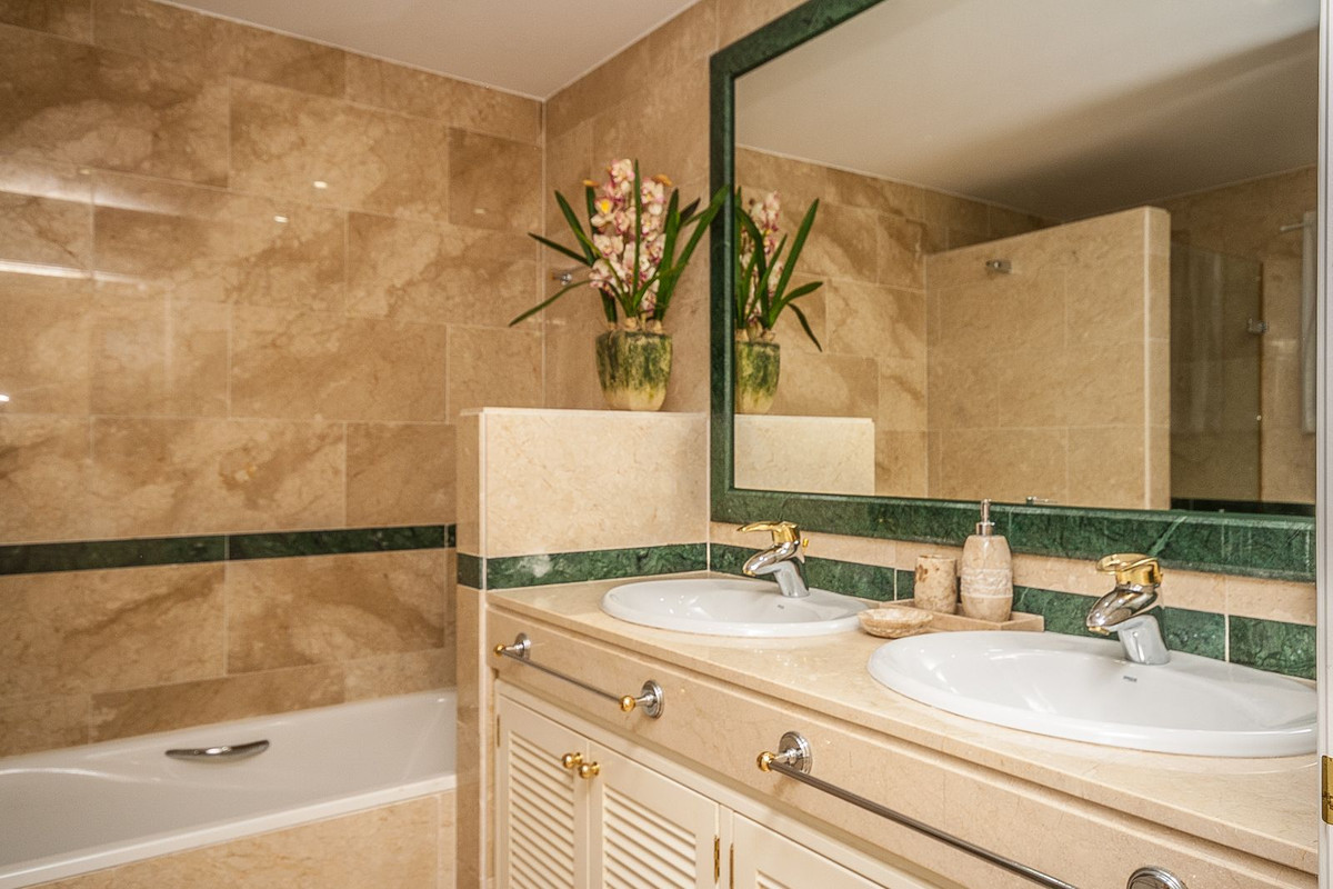 2 bedroom Apartments for sale in Elviria – R5303278