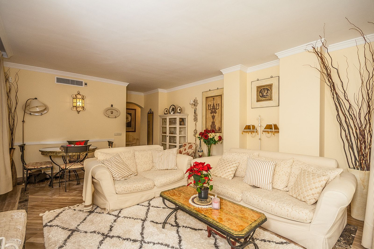 2 bedroom Apartments for sale in Elviria – R5303278