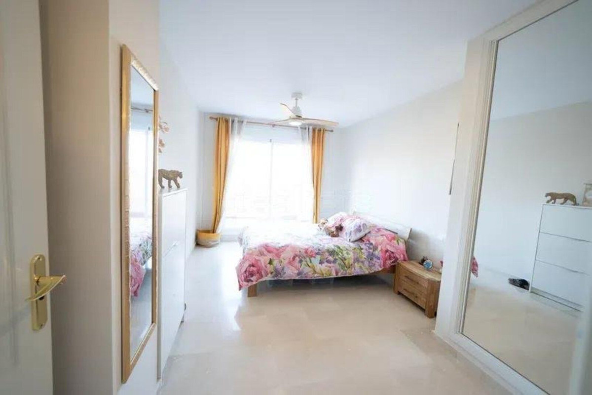 Apartamentos de 2 dormitorios en venta en Calahonda – R5016934