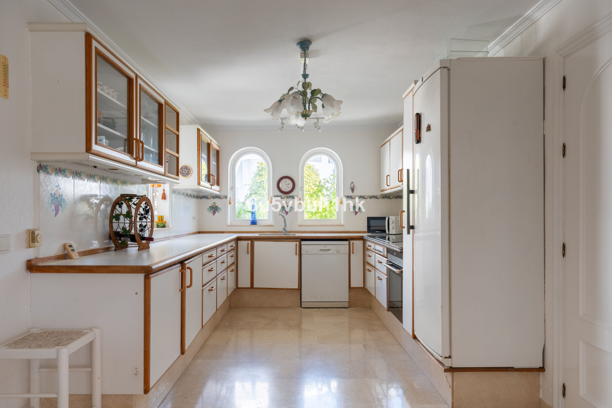 5 bedroom Villas for sale in Calahonda – R5335168 5 bedroom Villas for sale in Calahonda – R5335168