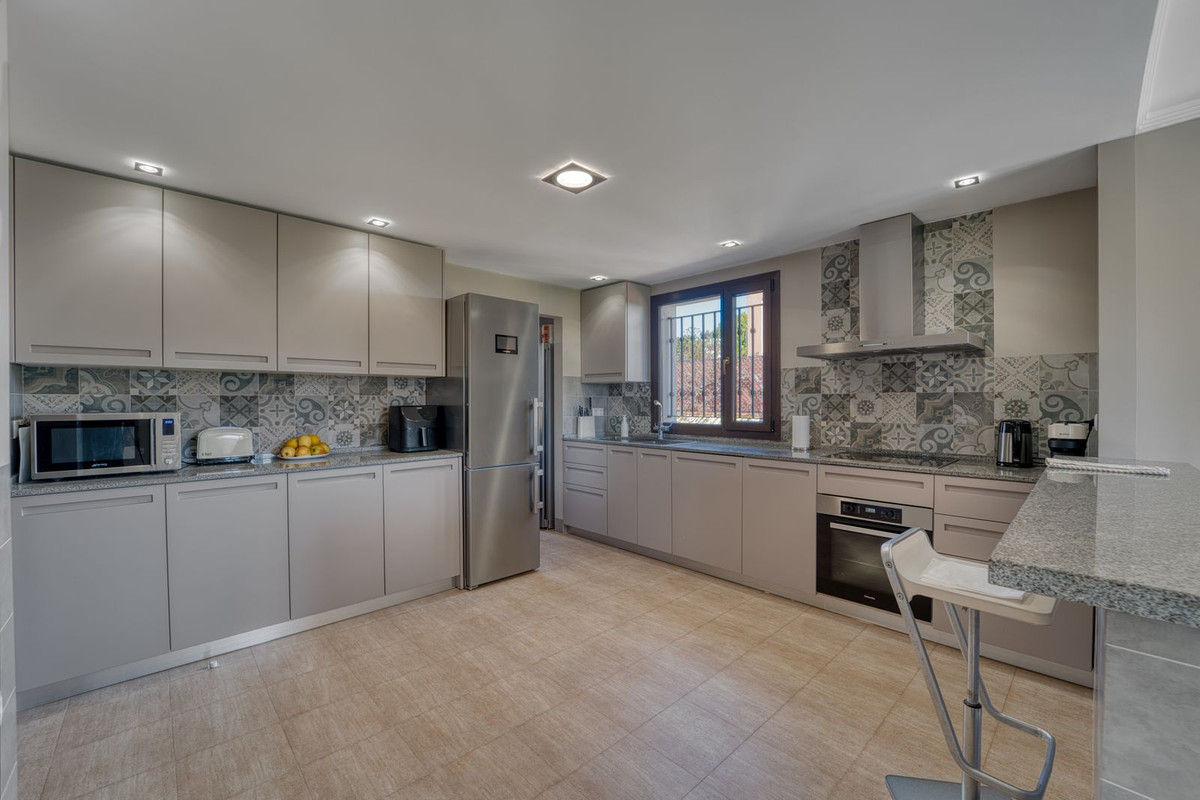 5 bedroom Villas for sale in Guadalmina Alta – R5332918