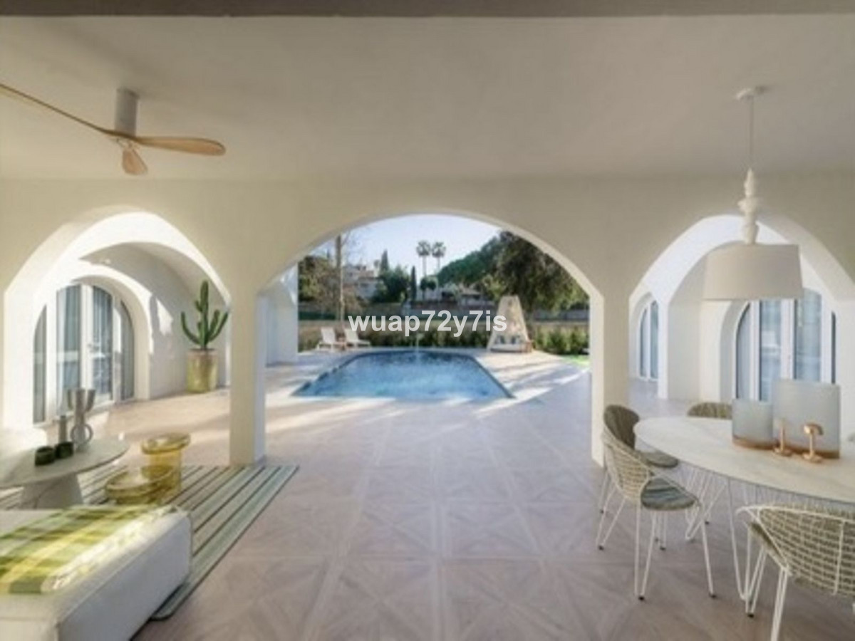 4 bedroom Villas for sale in Guadalmina Alta – R5210365