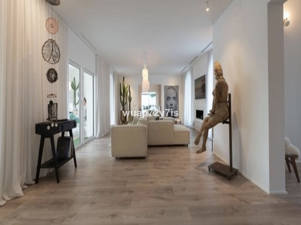 4 bedroom Villas for sale in Guadalmina Alta – R5210365