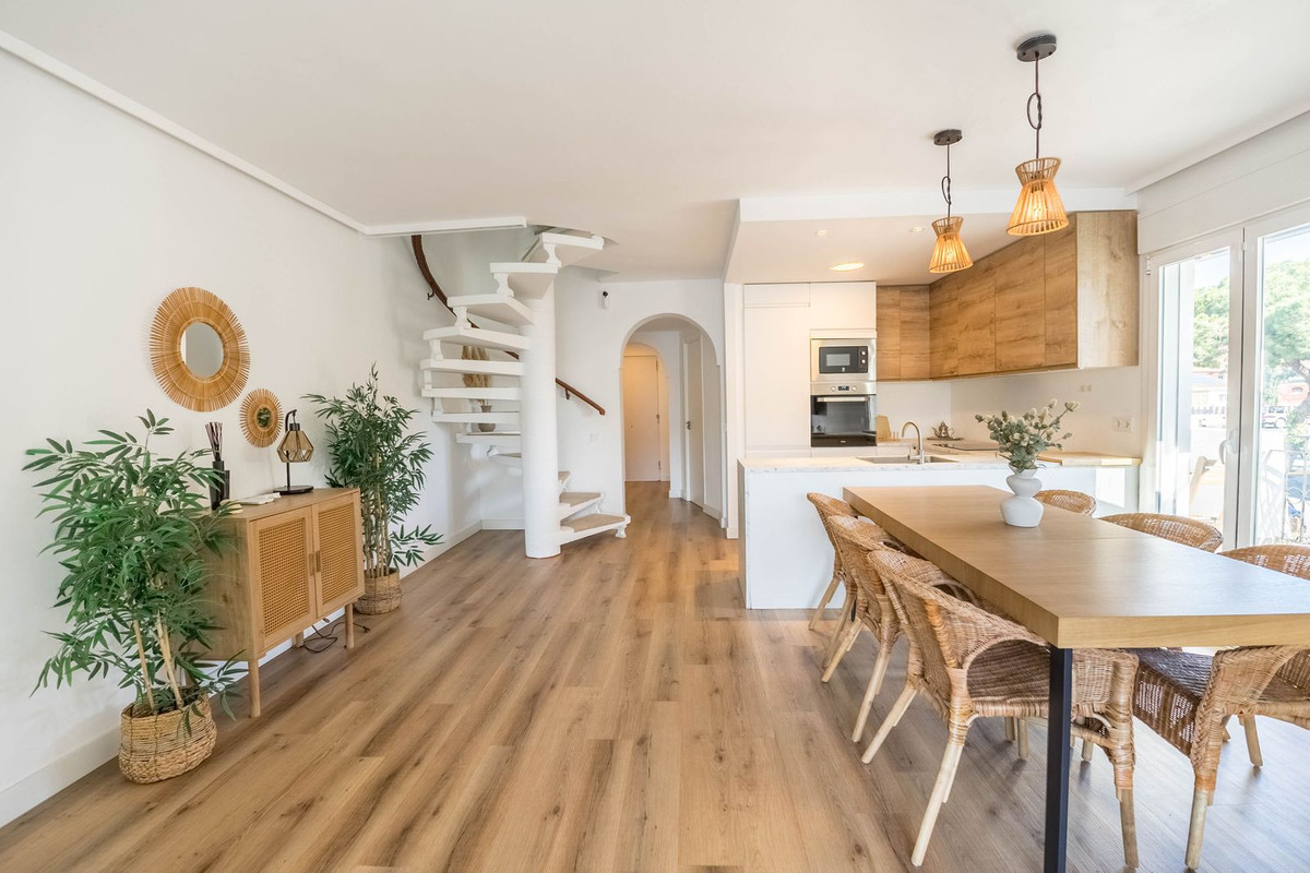 4 bedroom Semi-detached for sale in Calahonda – R5314924