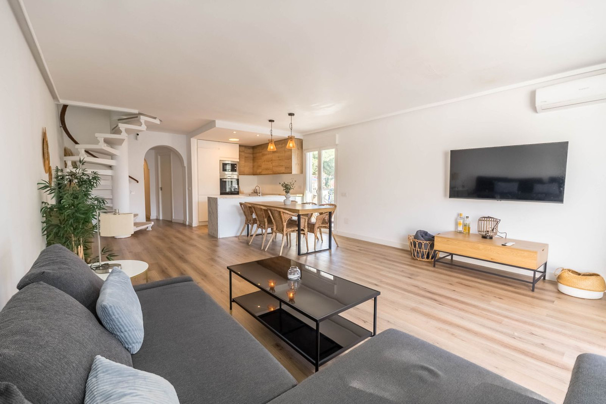 4 bedroom Semi-detached for sale in Calahonda – R5314924