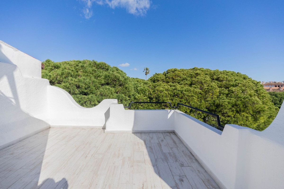 4 bedroom Semi-detached for sale in Calahonda – R5314924