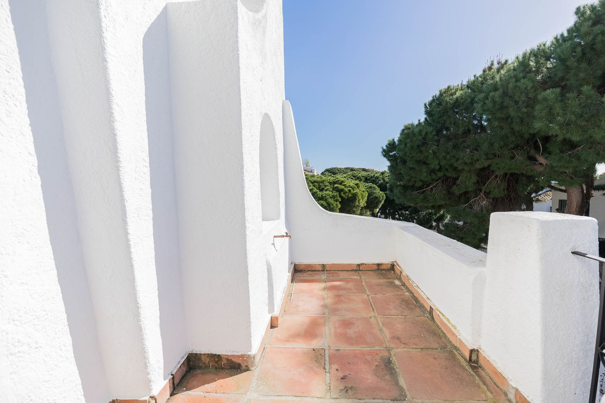 4 bedroom Semi-detached for sale in Calahonda – R5314924