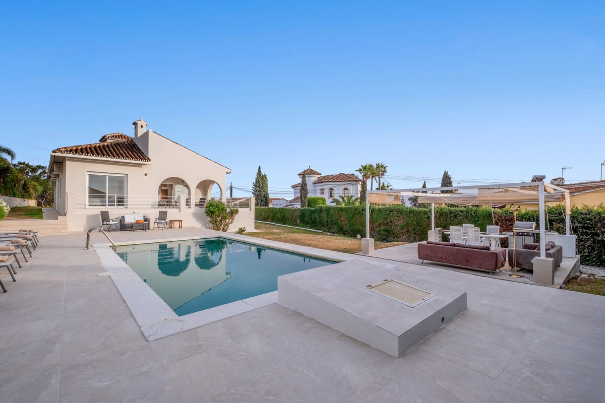 4 bedroom Villas for sale in Elviria – R5322388