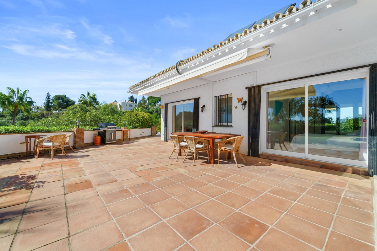 5 bedroom Villas for sale in Calahonda – R5306470