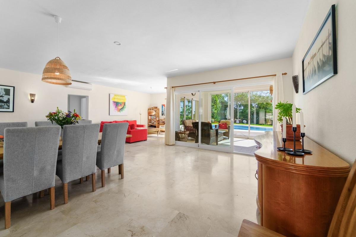 5 bedroom Villas for sale in Calahonda – R5306470