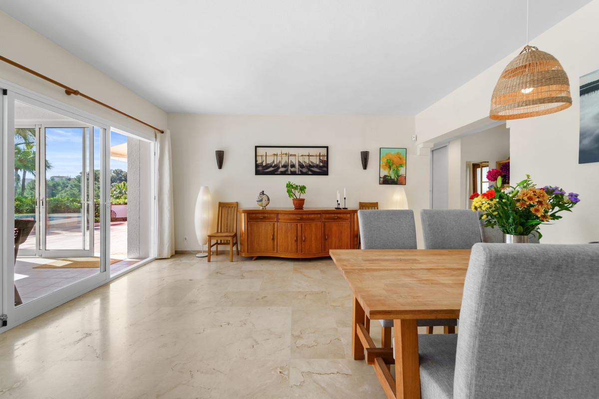 5 bedroom Villas for sale in Calahonda – R5306470