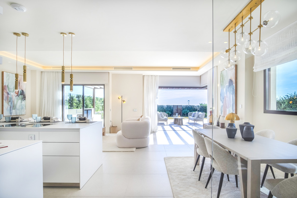 5 bedroom Villas for sale in Nueva Milla de Oro – R4709578