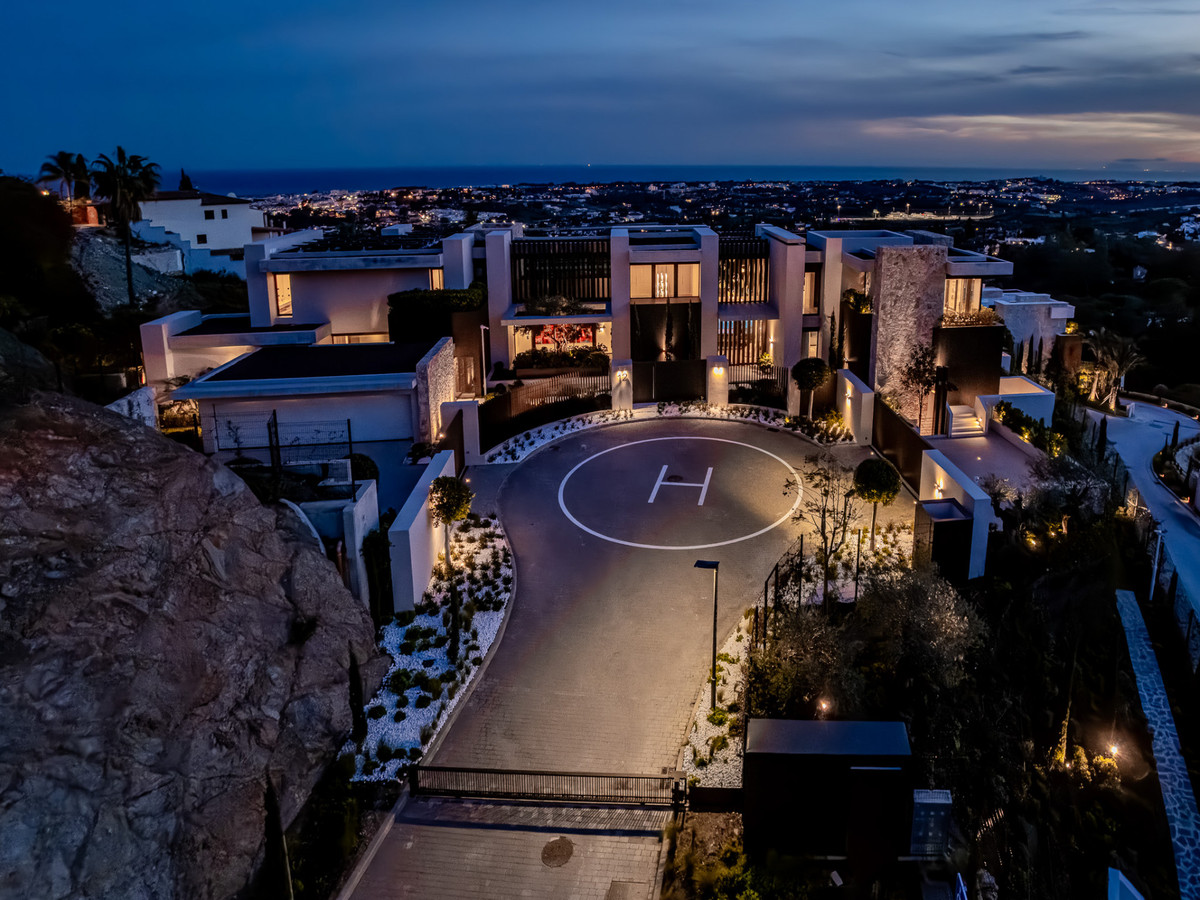 8 bedroom Villas for sale in La Quinta – R5217985 8 bedroom Villas for sale in La Quinta – R5217985