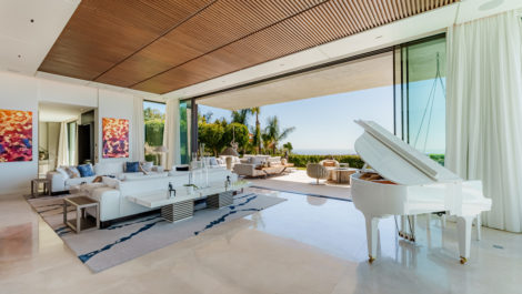 8 bedroom Villas for sale in La Quinta – R5217985