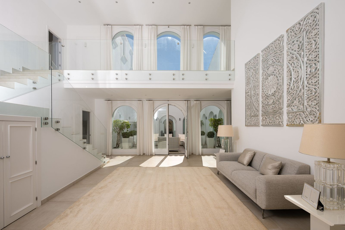 9 bedroom Villas for sale in Hacienda Las Chapas – R5308135