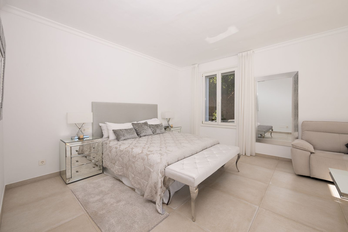 9 bedroom Villas for sale in Hacienda Las Chapas – R5308135