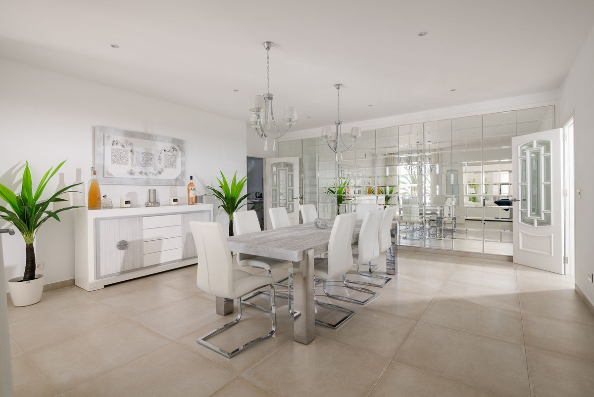 9 bedroom Villas for sale in Hacienda Las Chapas – R5308135