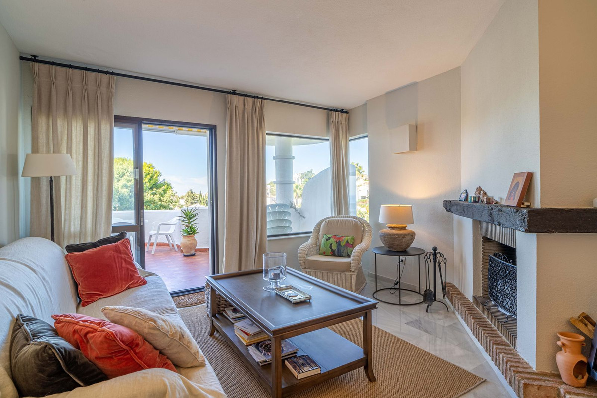 2 bedroom Apartments for sale in Calahonda – R5330416