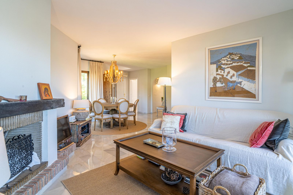 2 bedroom Apartments for sale in Calahonda – R5330416