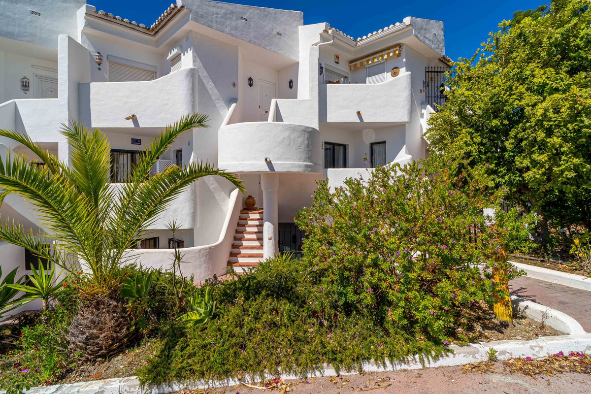 2 bedroom Apartments for sale in Calahonda – R5330416