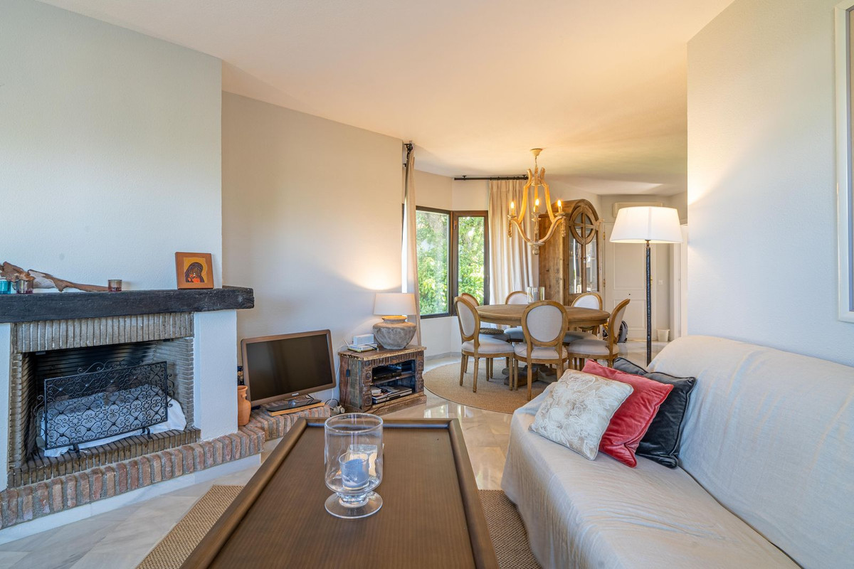 2 bedroom Apartments for sale in Calahonda – R5330416