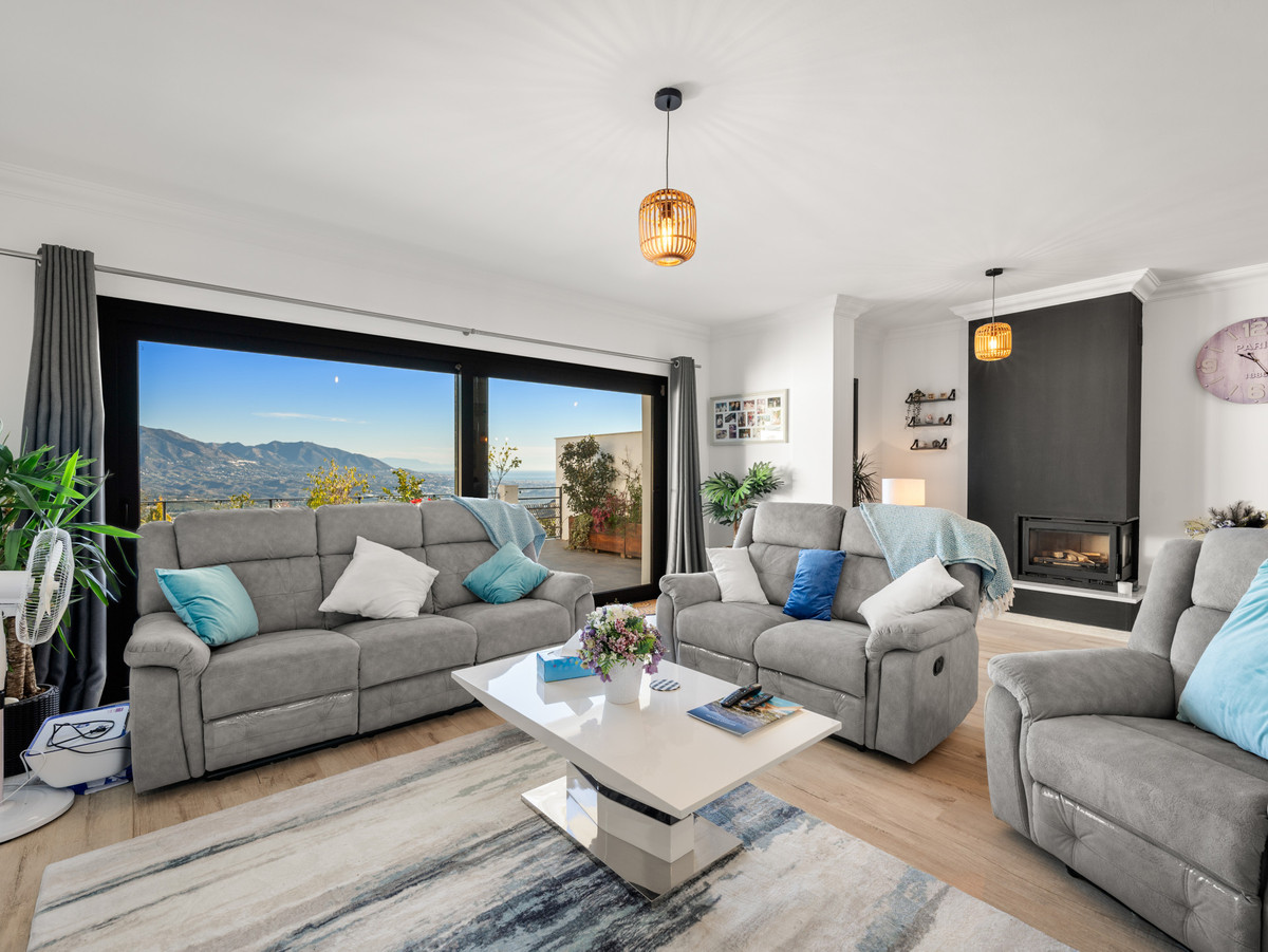 3 bedroom Townhouses for sale in Marbella – R5294245