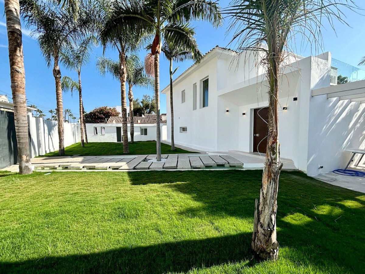 6 bedroom Villas for sale in Marbella – R5317543