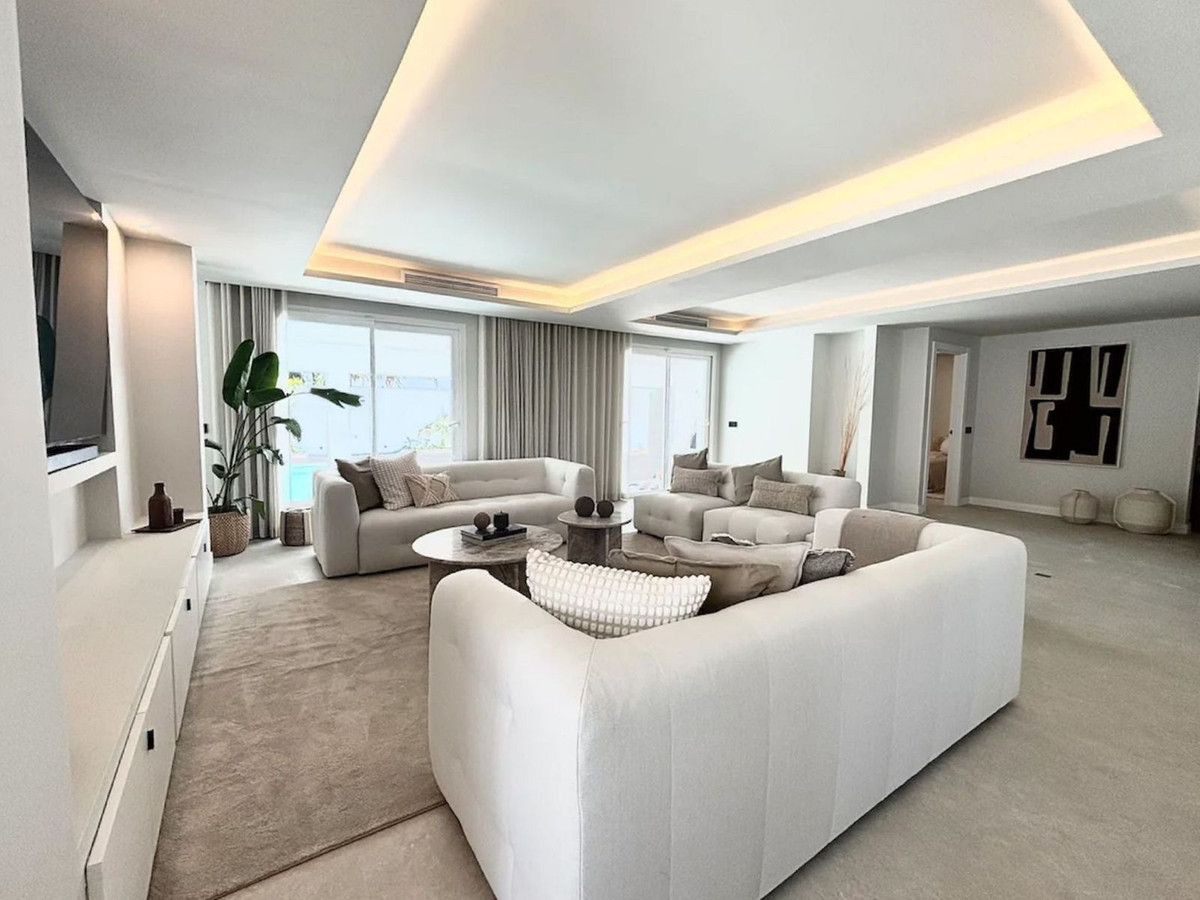 6 bedroom Villas for sale in Marbella – R5317543