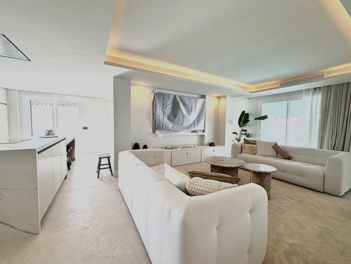 6 bedroom Villas for sale in Marbella – R5317543