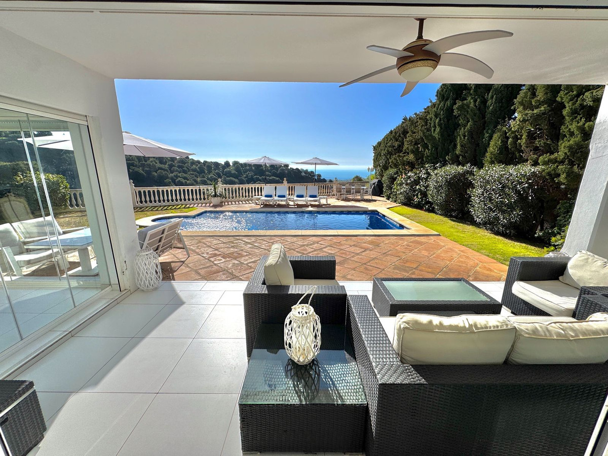 5 bedroom Villas for sale in Calahonda – R5319469