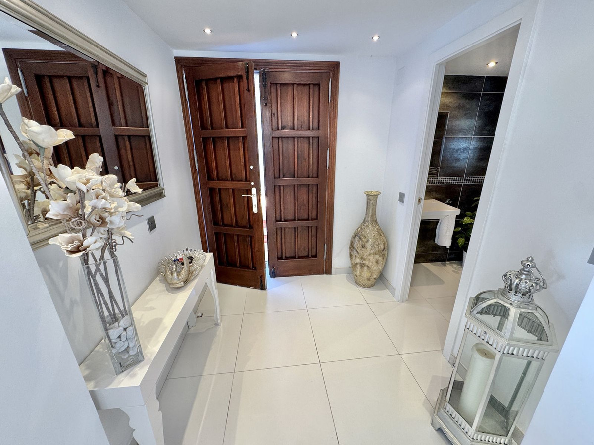 5 bedroom Villas for sale in Calahonda – R5319469