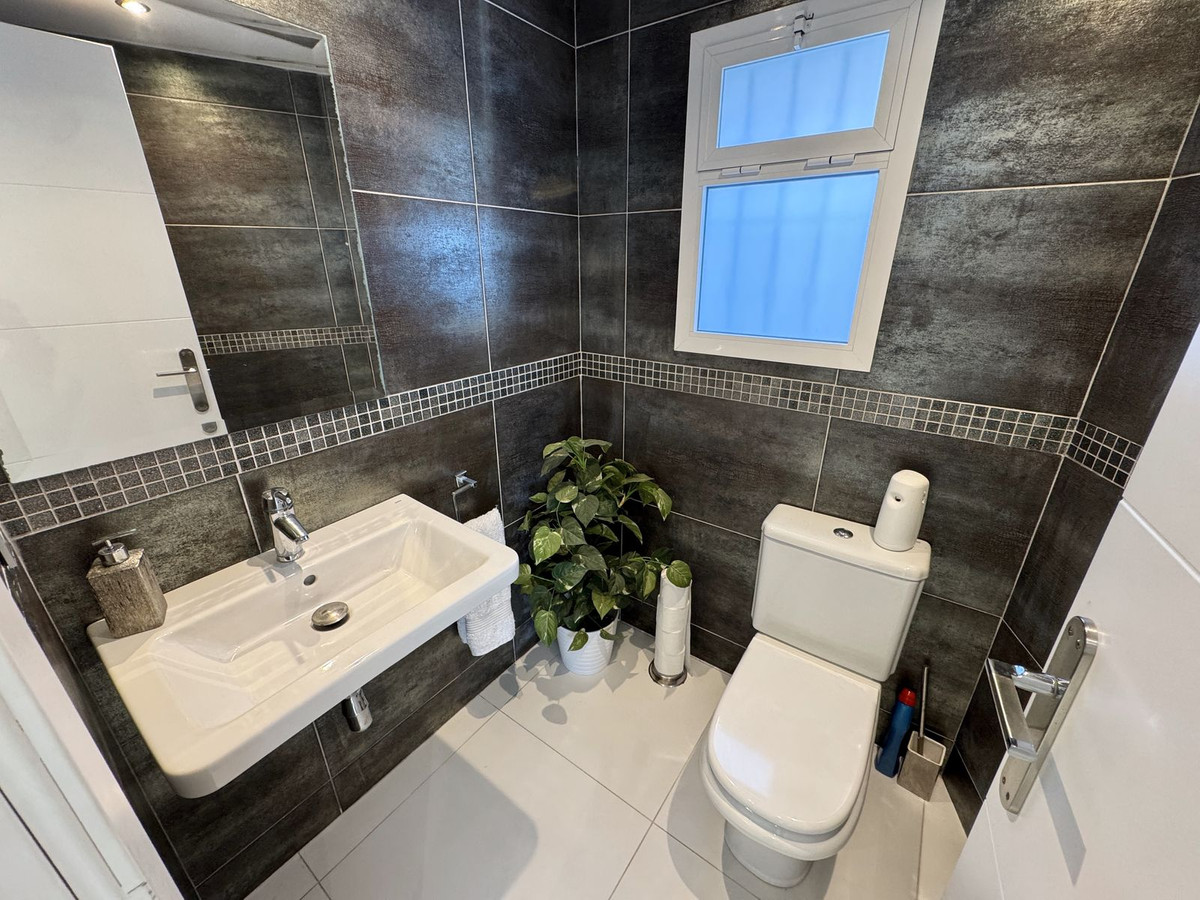 5 bedroom Villas for sale in Calahonda – R5319469