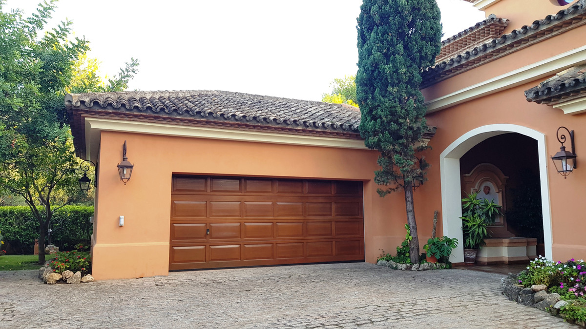 Villas de 4 dormitorios en venta en Sierra Blanca – R3743206