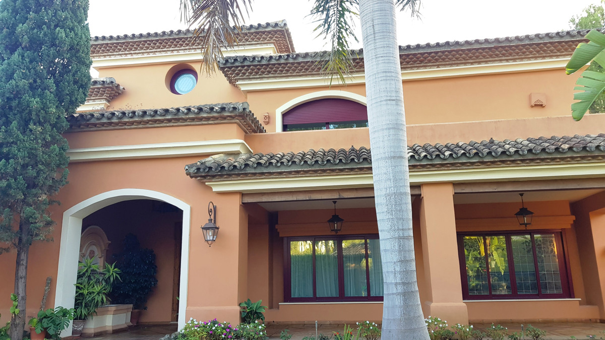 Villas de 4 dormitorios en venta en Sierra Blanca – R3743206