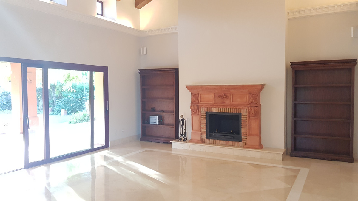 Villas de 4 dormitorios en venta en Sierra Blanca – R3743206