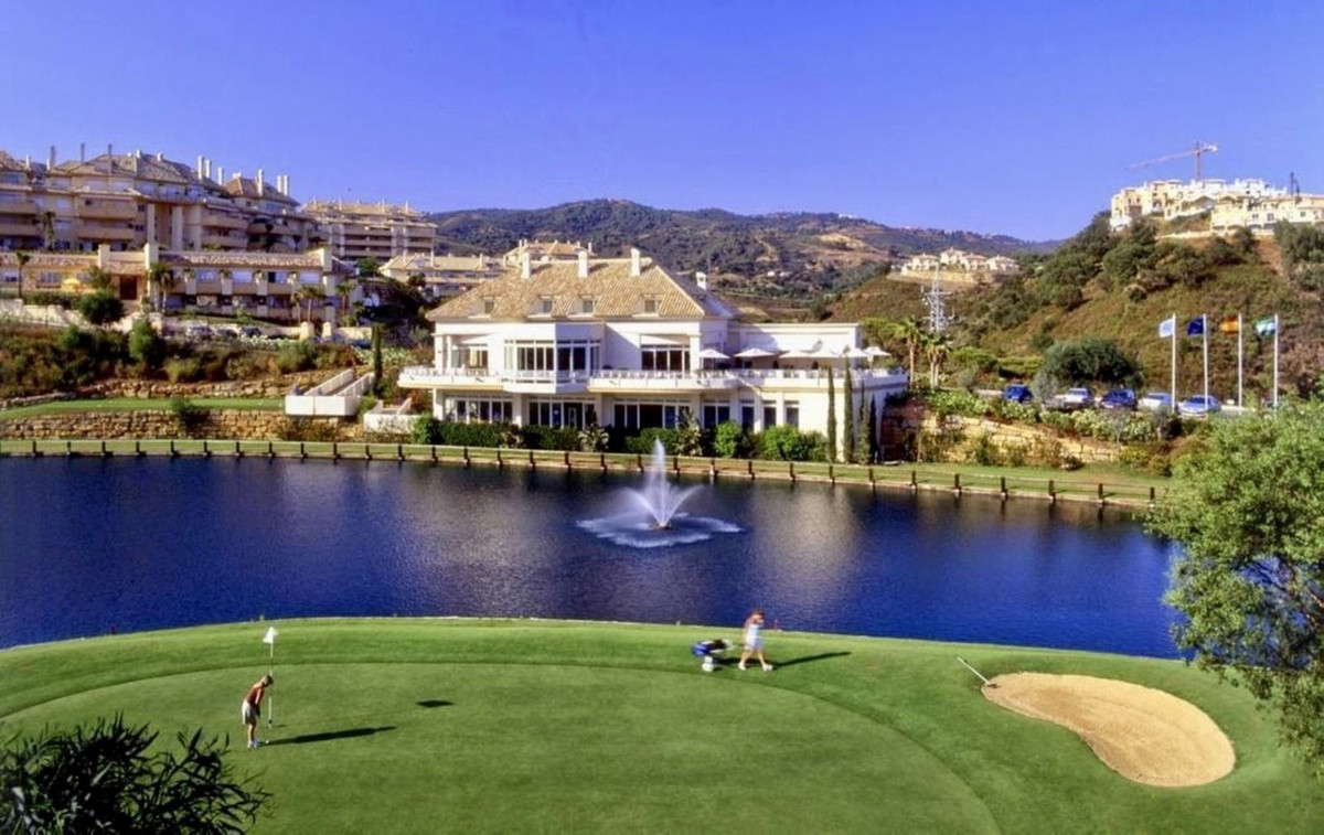 3 bedroom Penthouses for sale in Elviria – R5324641