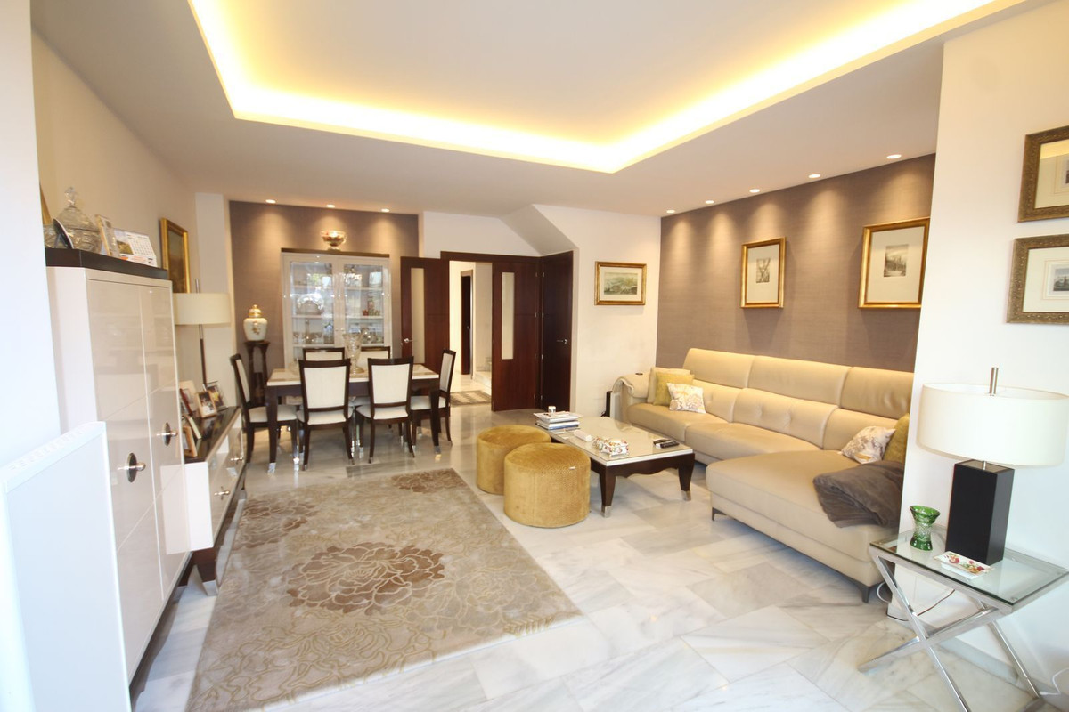 5 bedroom Townhouses for sale in Marbella – R5325409