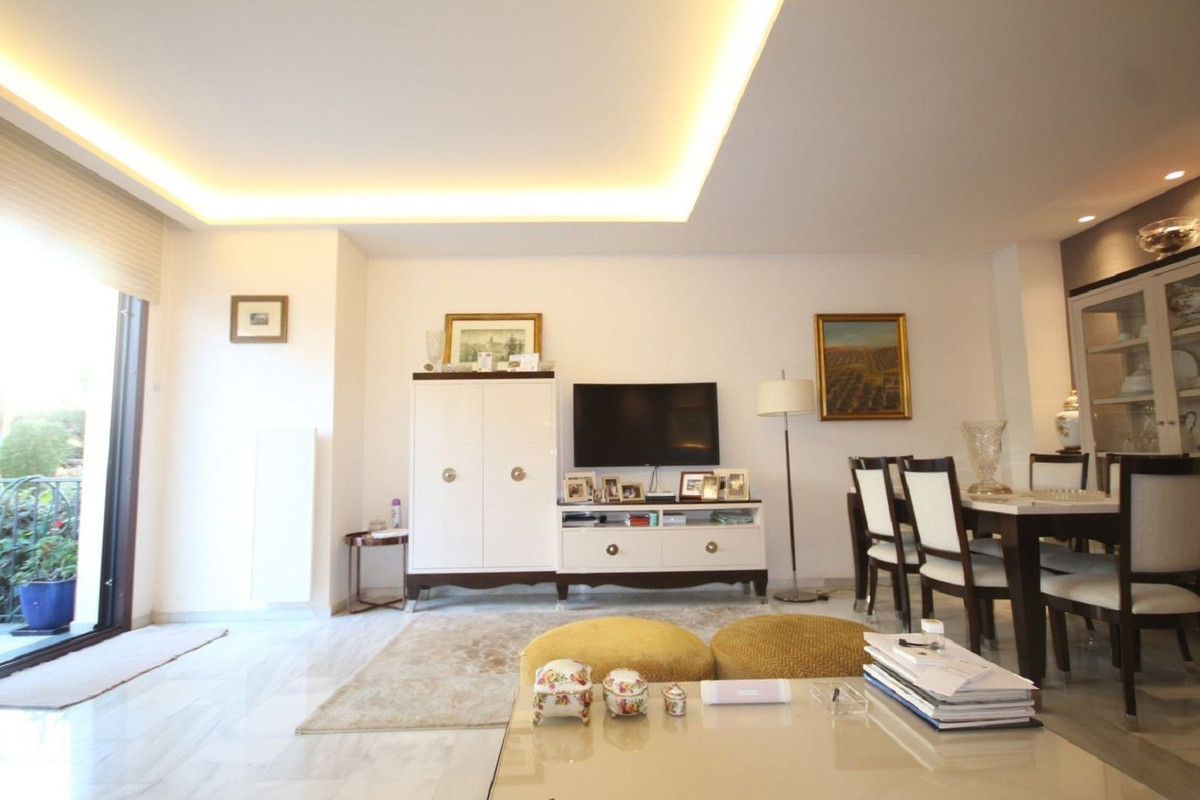 5 bedroom Townhouses for sale in Marbella – R5325409