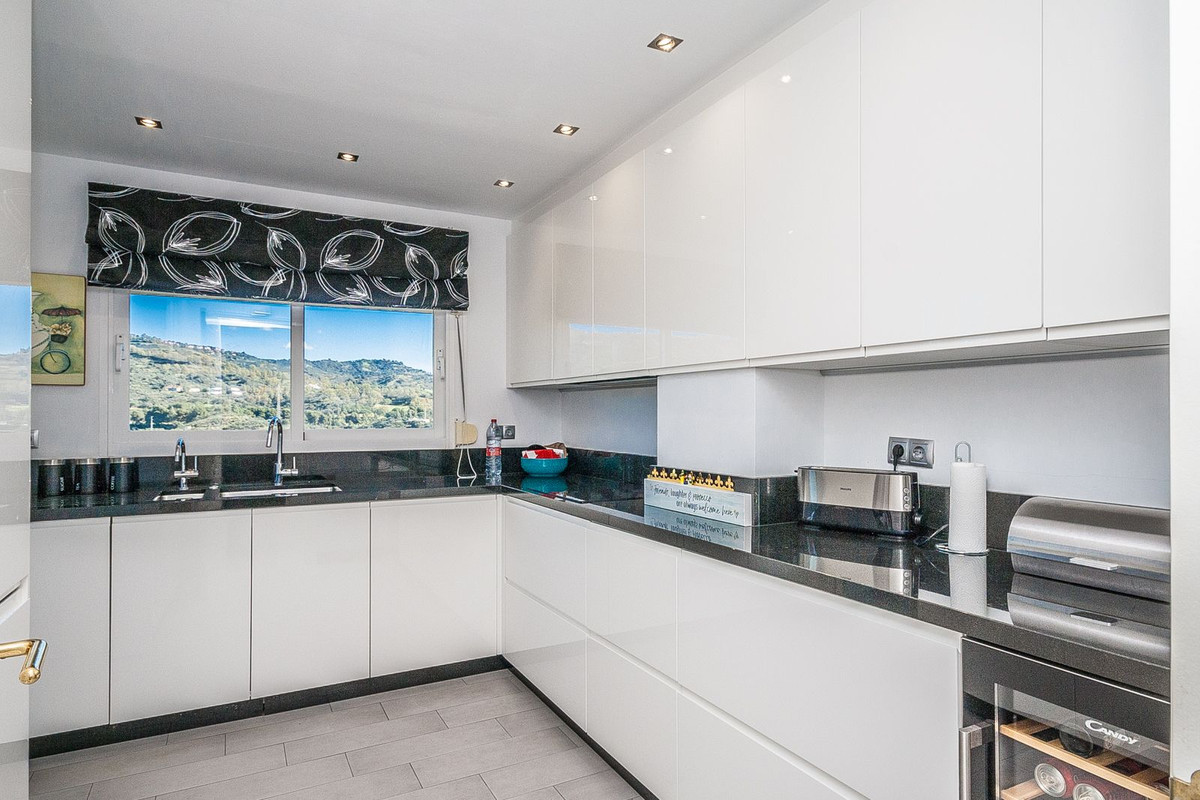 3 bedroom Apartments for sale in Elviria Hills – R5318860