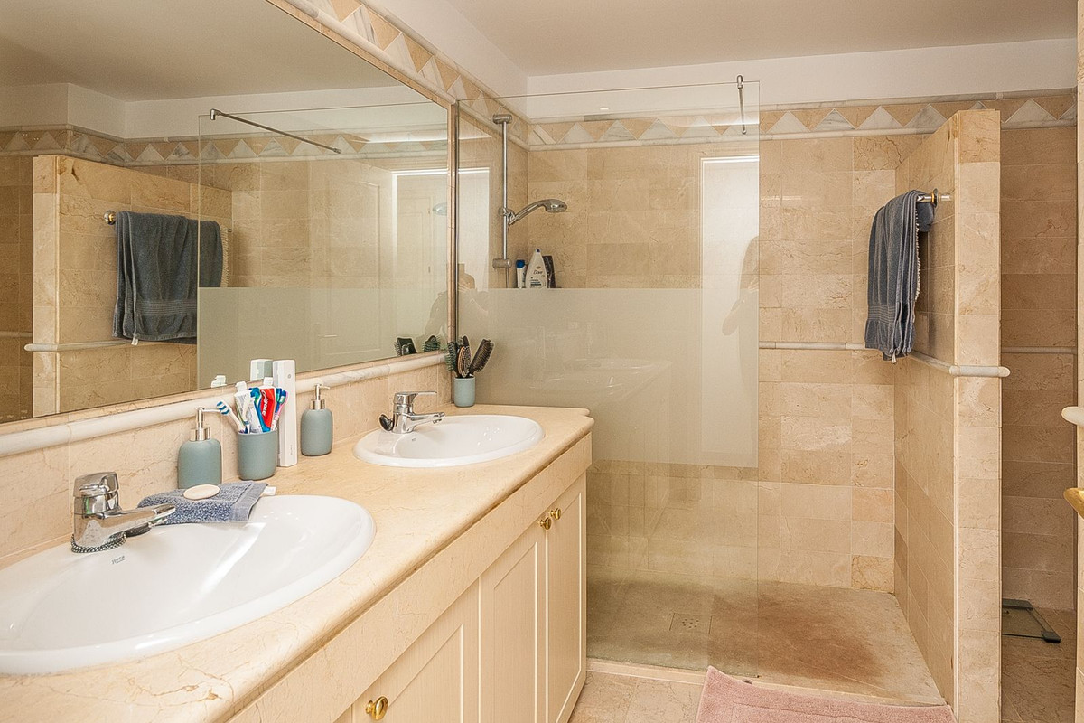 3 bedroom Apartments for sale in Elviria Hills – R5318860