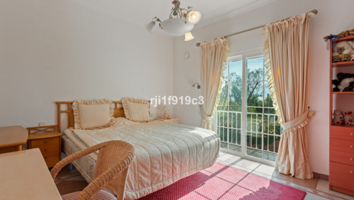 4 bedroom Villas for sale in Elviria – R5319091 in 