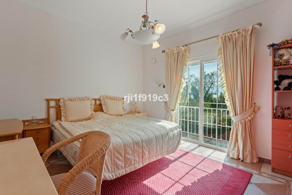 4 bedroom Villas for sale in Elviria – R5319091