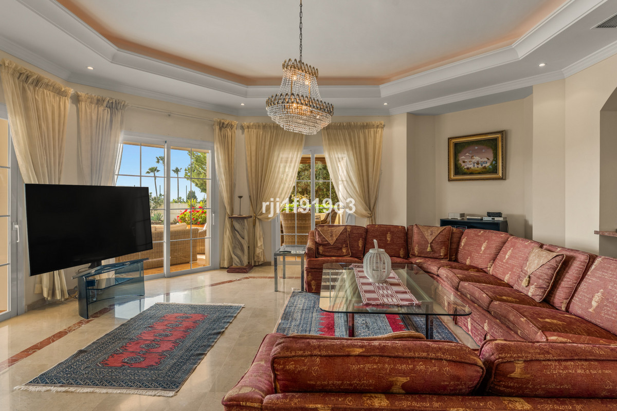 4 bedroom Villas for sale in Elviria – R5319091