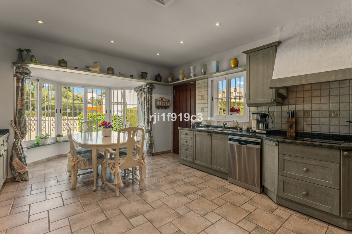 4 bedroom Villas for sale in Elviria – R5319091