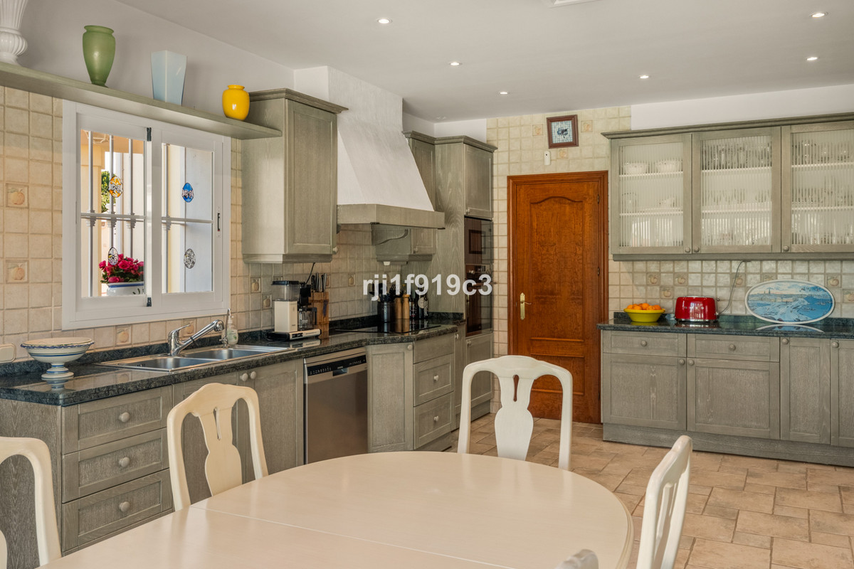 4 bedroom Villas for sale in Elviria – R5319091